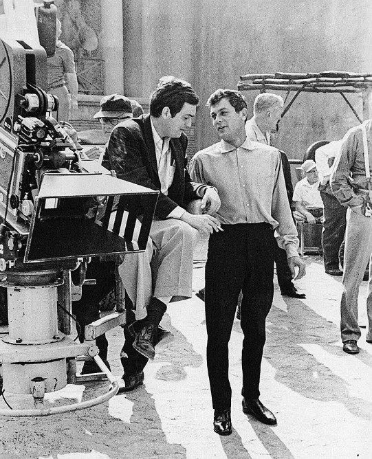 Kubrick and Tony Curtis on the set of Spartacus in 1960