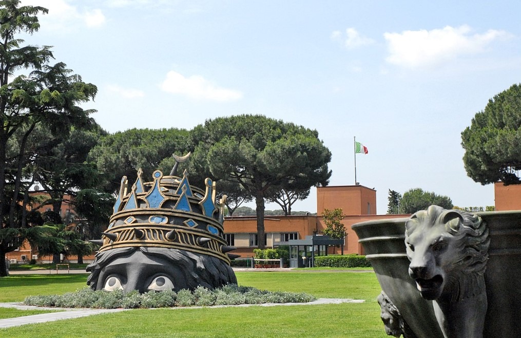 Creative Solutions to Budget Constraints: Cinecittà Studios to Almería