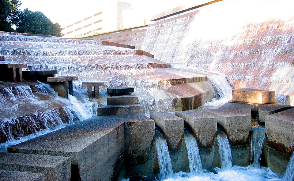 Fort Worth Water Gardens, the location of the scene where Logan 5 and Jessica 6 dive into the water to swim back to the city